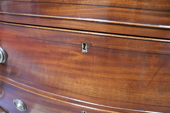 A Regency cross banded mahogany bowfronted chest of drawers W.105.5cm